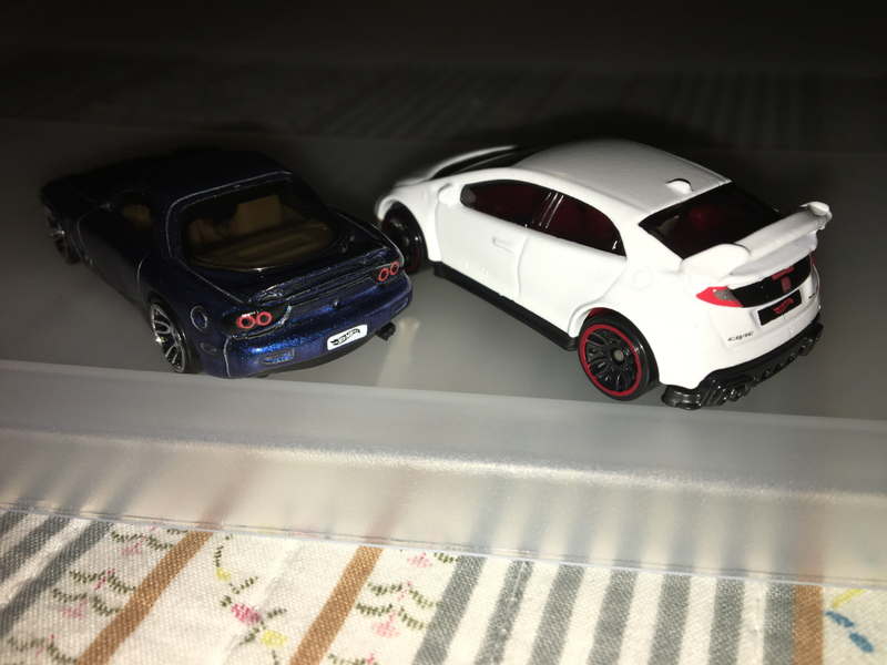 Illustration for article titled Hot Wheels Mazda RX-7 and Honda Civic Type R